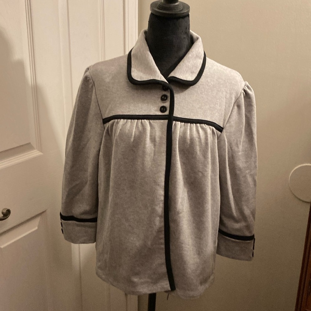 Size small Motto a Shaw, jacket and gray trimmed and black
